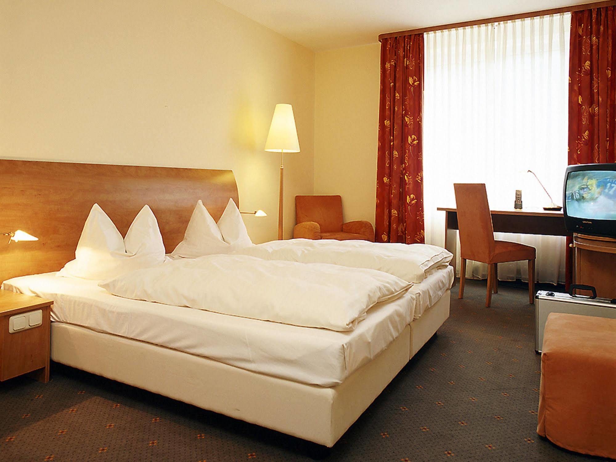 Hotel Mercator Itzehoe-Klosterforst Zimmer foto